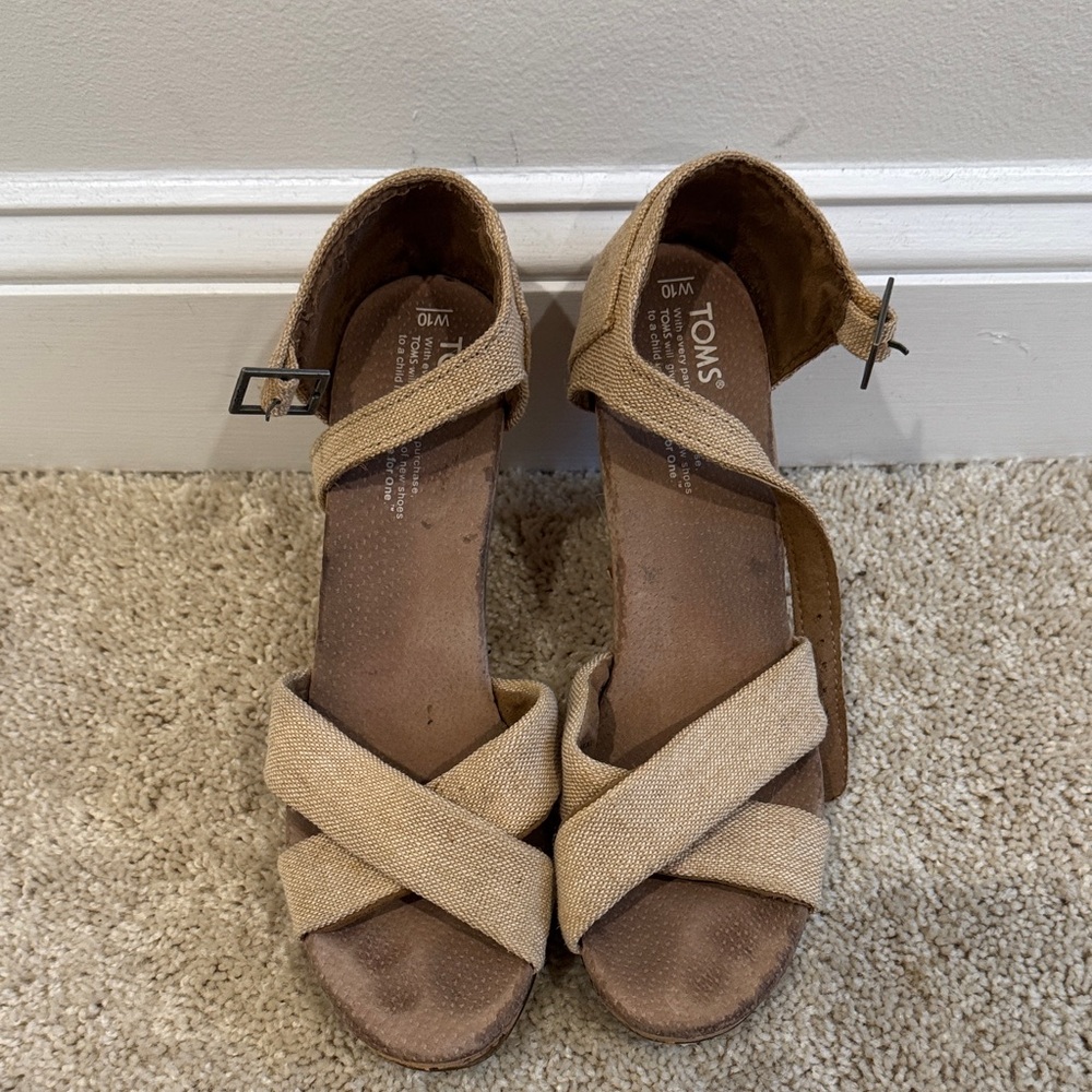 TOMS Women's Beige Crisscross Sandals